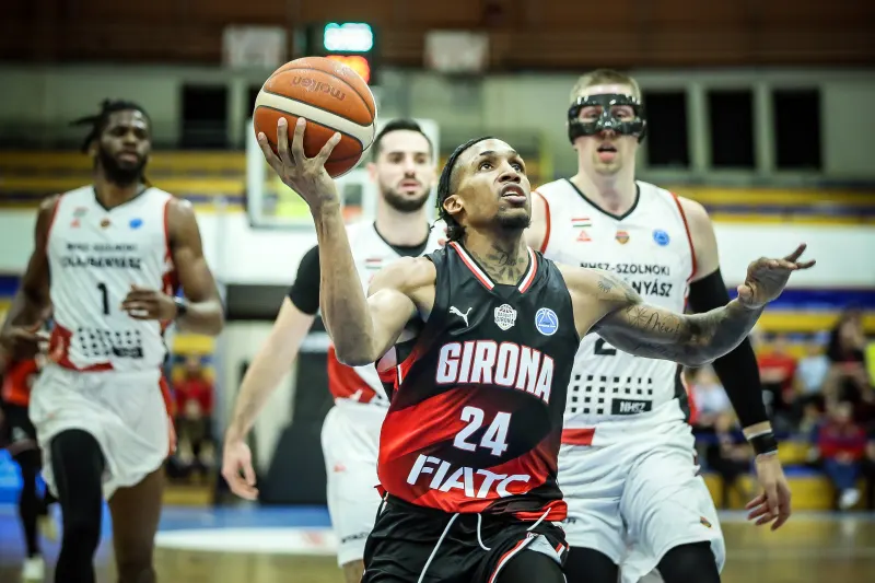 Pérez 12 puntos en derrota de Basquet Girona ante Szolnoki Olajbanyasz