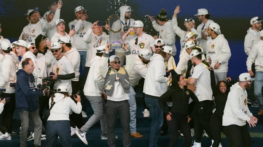 Un desfile que se hizo esperar 44 años: Cerveceros celebran el título con su afición