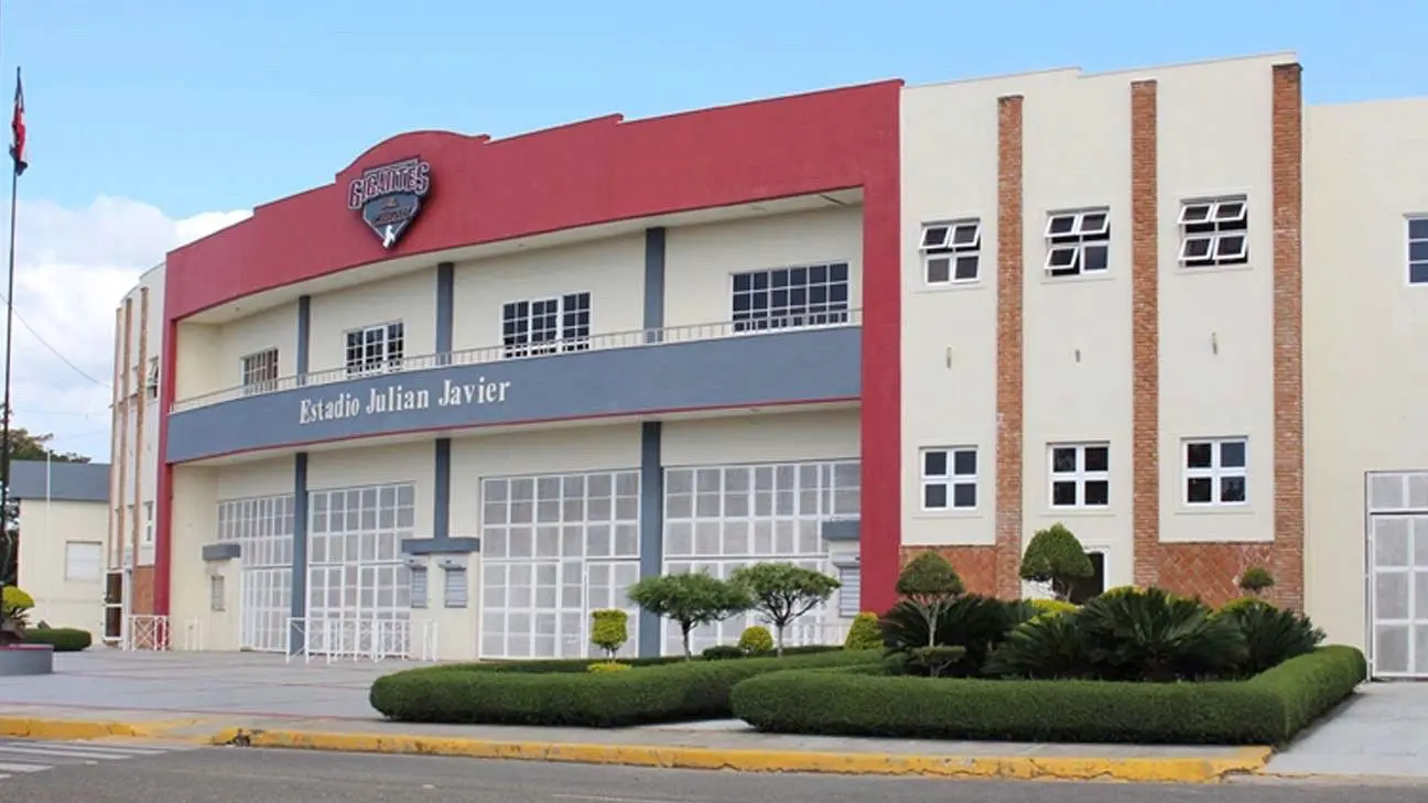 Exterior del Estadio Julian Javier