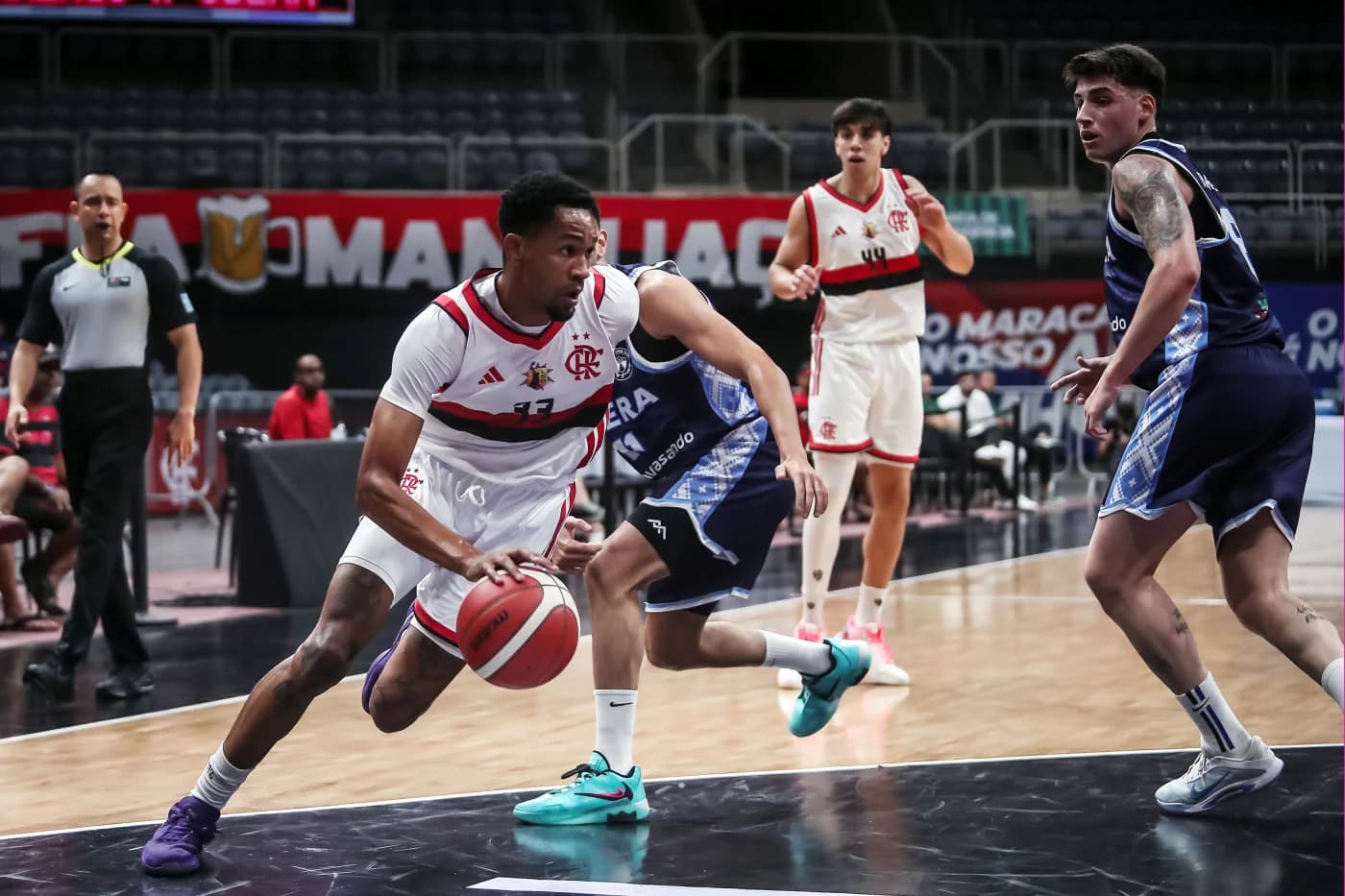 Montero +24 de valoración liderando Flamengo sobre Oberá