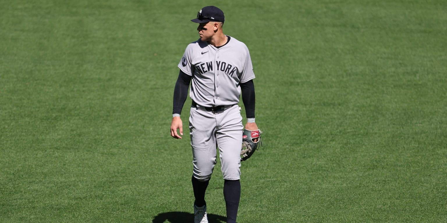 Judge abandona juego de los Yankees por rigidez en la pierna derecha