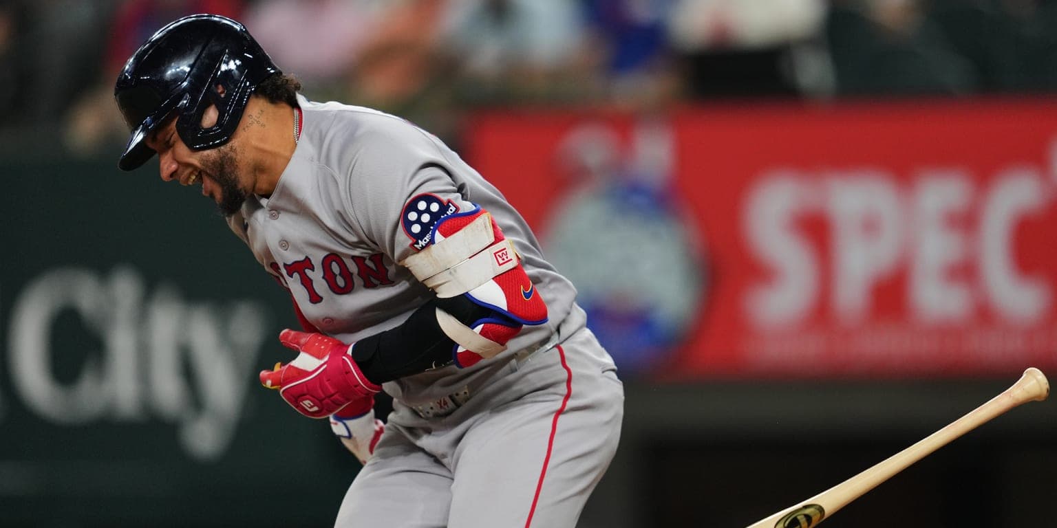 Contreras abandona el partido de Medias Rojas tras bolazo en una mano