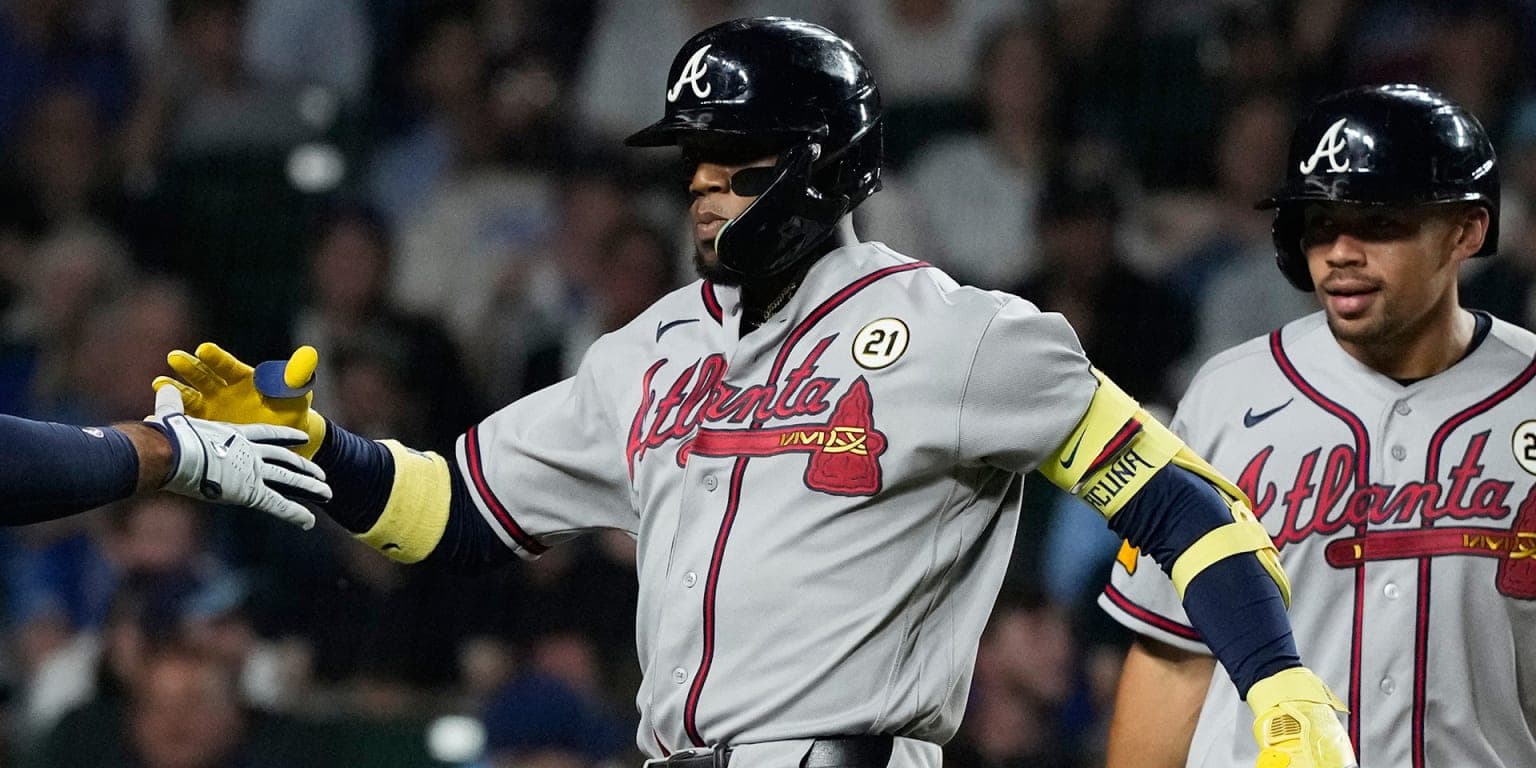 Acuña, Albies se vuelan la cerca y Bravos se acercan al título del Este de la L.N.