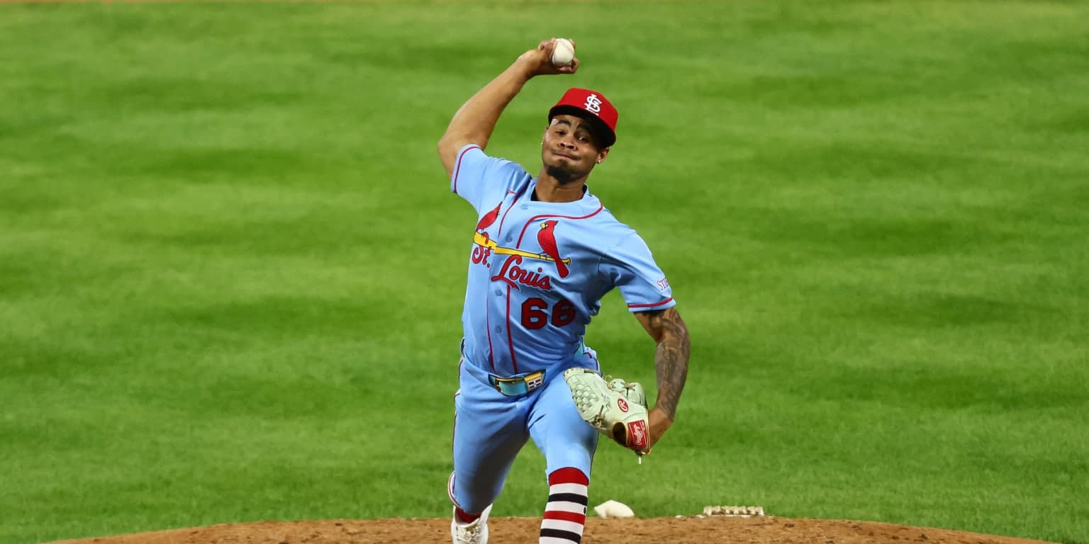 Cardenales se unen en apoyo al novato Hancel Rincón tras polémica por su gorra