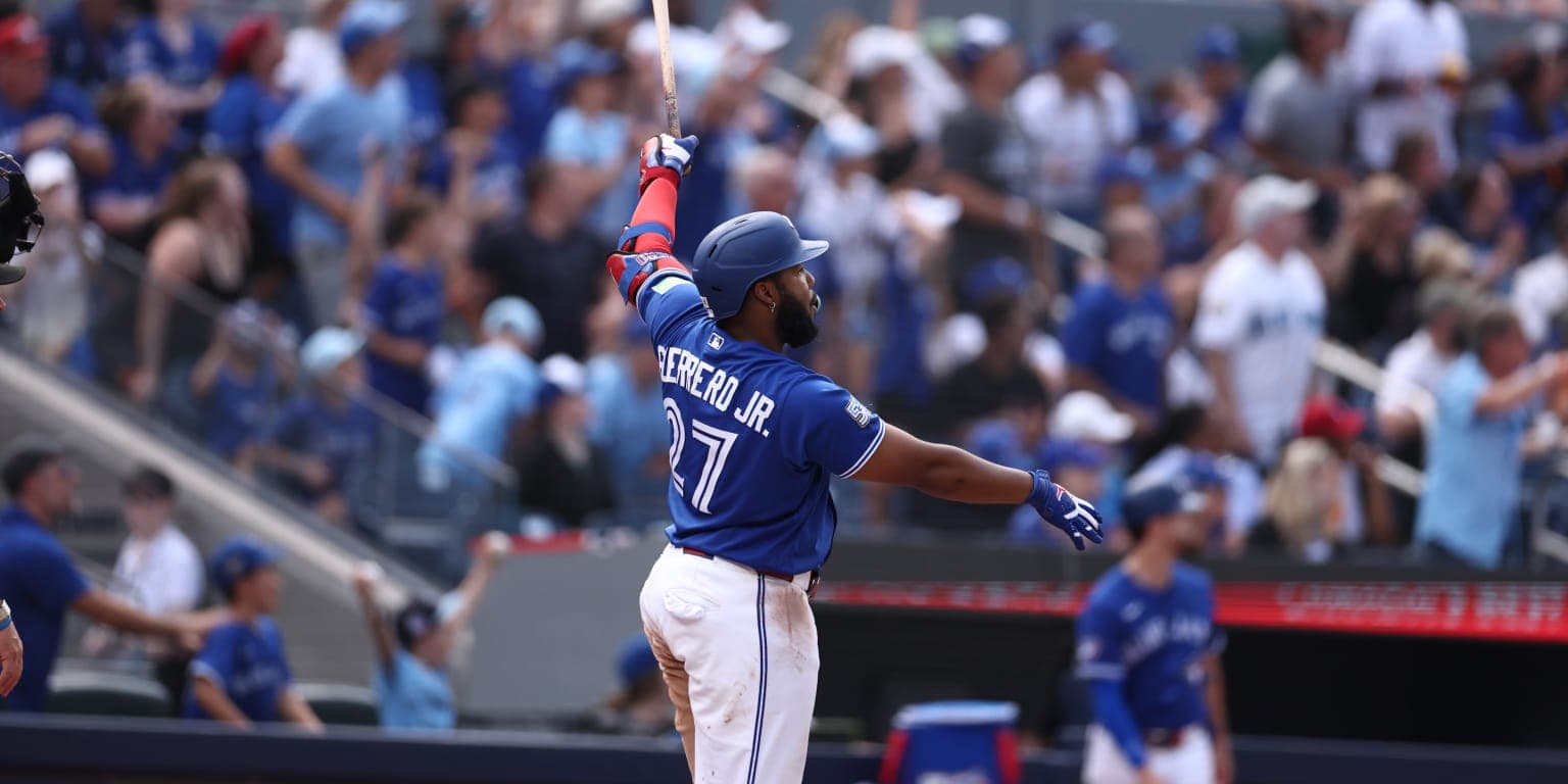 ¡Por fin en casa! Vladdy conecta su primer jonrón del 2026 en Toronto