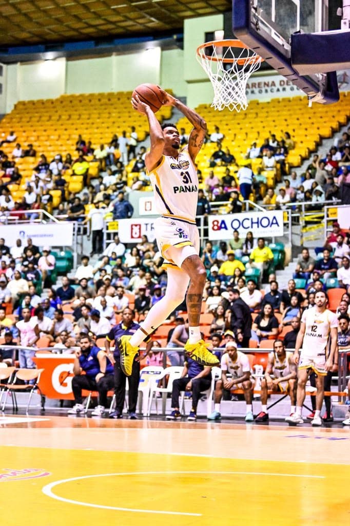 Metros mantienen viva serie final al vencer a los Gigantes