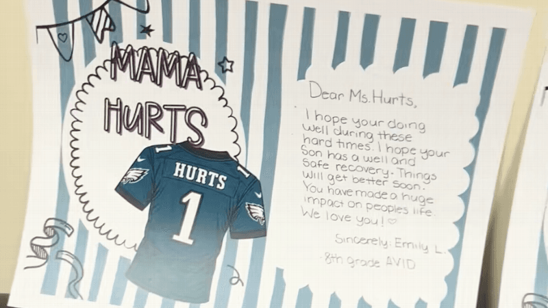 Alumnos de la madre de Jalen Hurts envían al QB cartas de deseos de recuperación