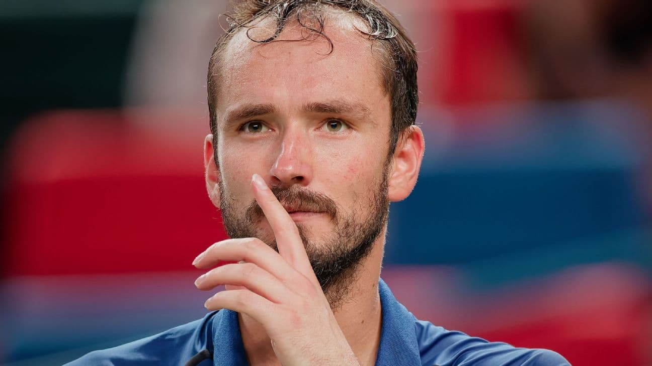 Daniil Medvedev golpea la mesa y critica las decisiones de la ATP