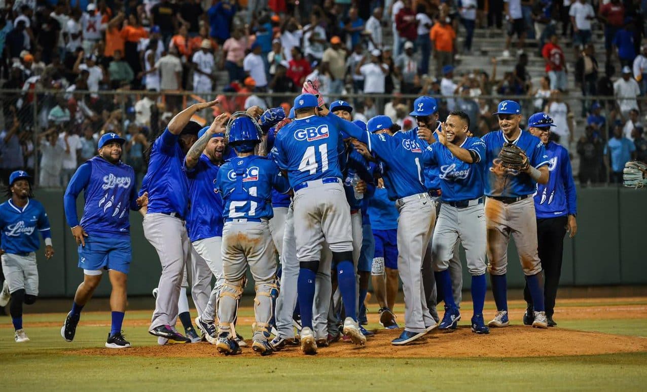 ¡HISTÓRICO! Con No Hitter sobre Toros, Licey se trepa en la cima
