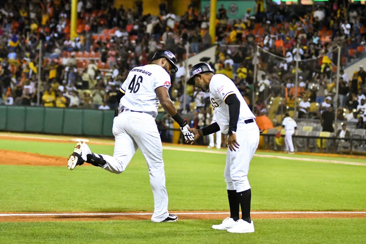 Tigres vencen a Águilas 6-2 en primer choque de la temporada - Águilas Cibaeñas