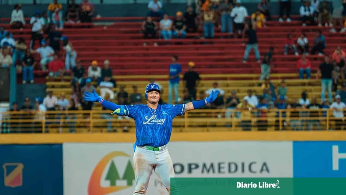 Los Tigres del Licey vencieron a las Águilas en el Estadio Cibao