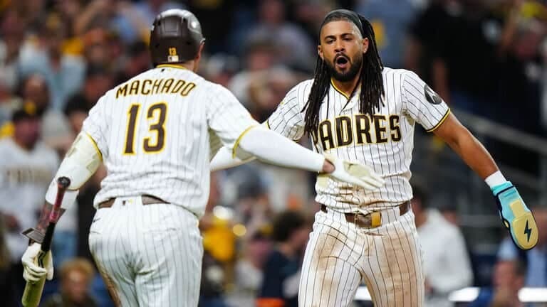 Tatis Jr. y Machado motorizan la ofensiva de los Padres en el primero de la serie