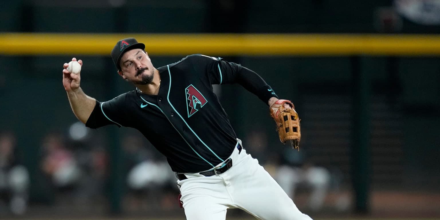 Múltiple ganador del Guante de Oro evalúa jugar en invierno para estrenar posición