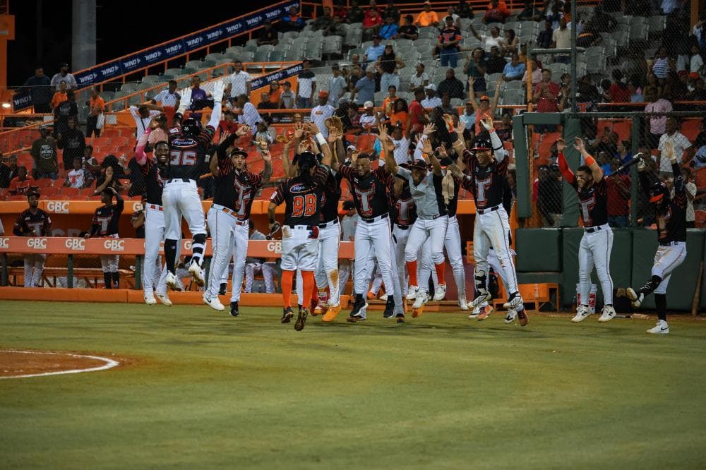 Simon jonronea y Toros frenan racha con blanqueada sobre Gigantes