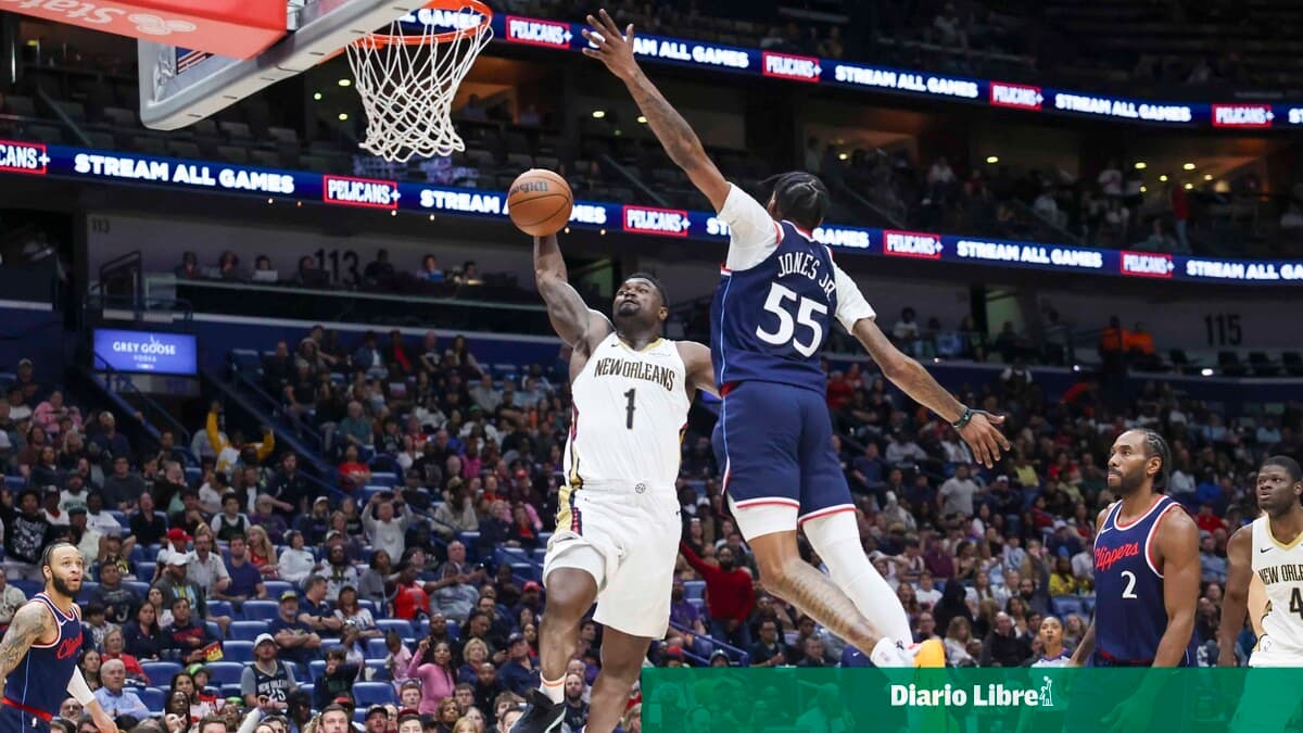 El novato Jeremiah Fears roza el triple-doble y conduce a los Pelicans a su primera victoria