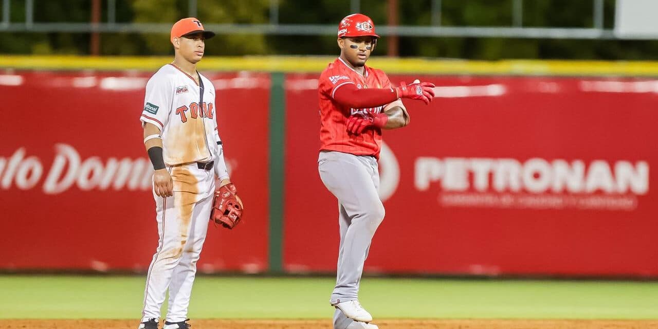Leones hilvanan tercera victoria en fiesta de palos en el Micheli