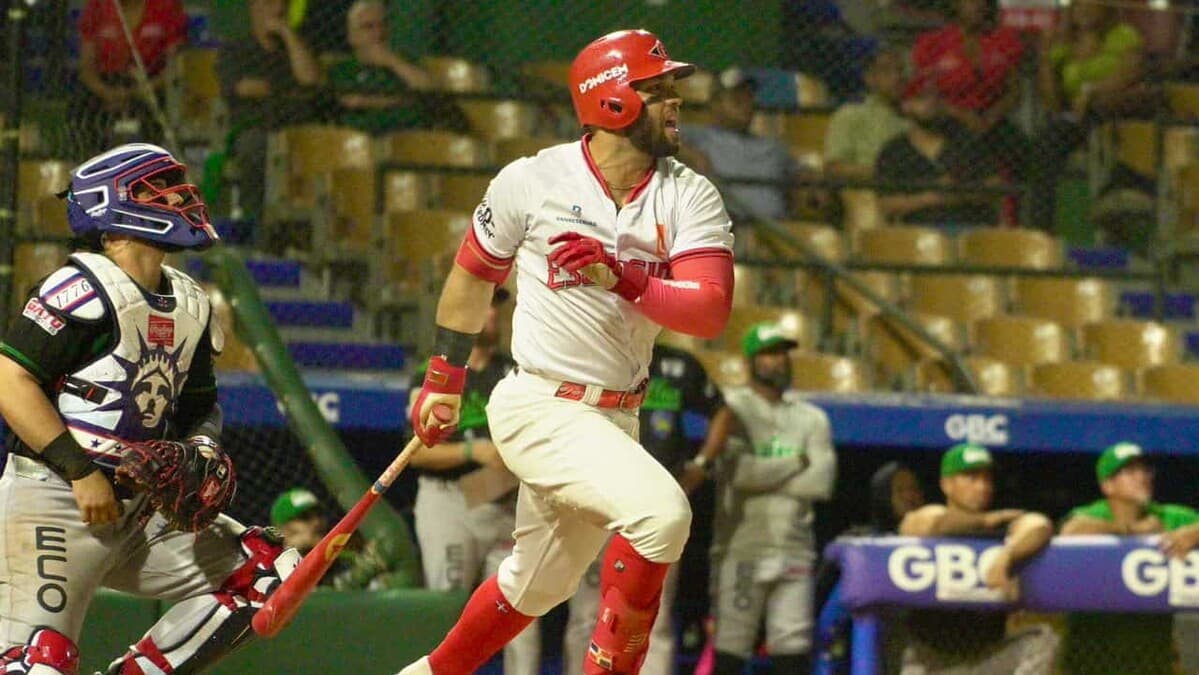 El Escogido blanquea a las Estrellas con jonrón de Marmolejos y extiende a seis su racha victoriosa