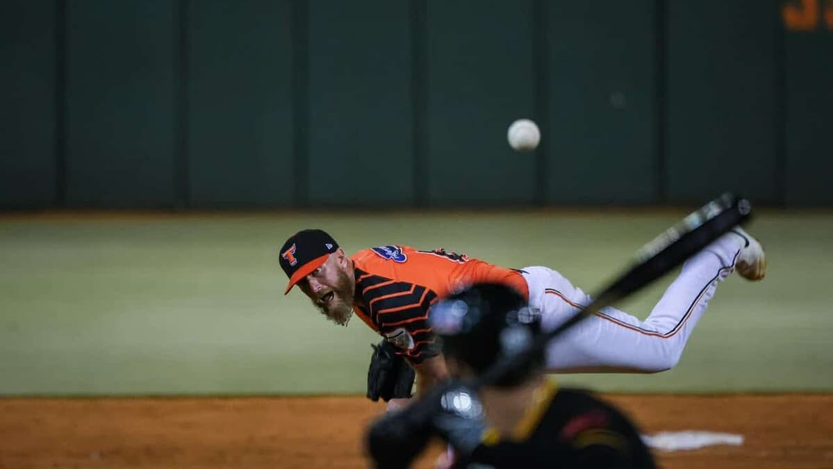 Grills domina desde el montículo para blanqueada 3-0 ante Águilas y Valdez lidera ataque