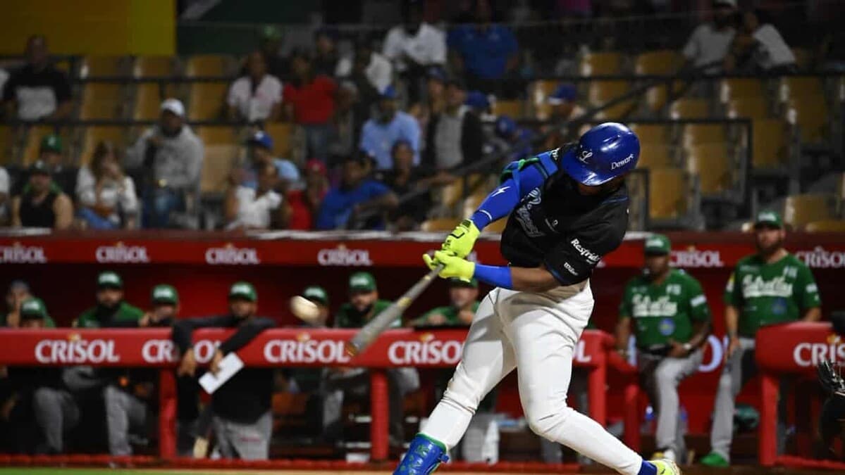 Video| Mel Rojas Jr. se viste de héroe y Licey blanquea a las Estrellas