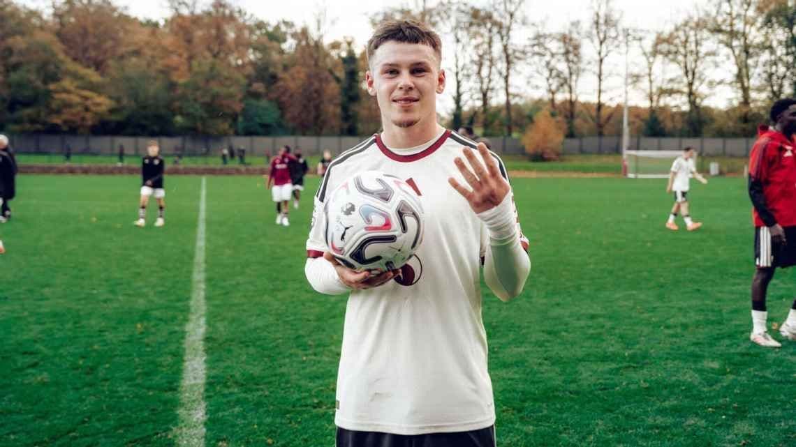 Manchester United: Hijo de Wayne Rooney anota 4 goles en la sub-18