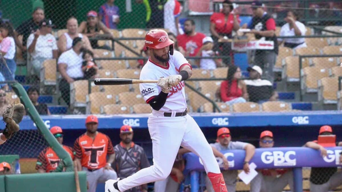 Video | Jonathan Guzmán se viste de héroe y los Leones vencen a los Toros
