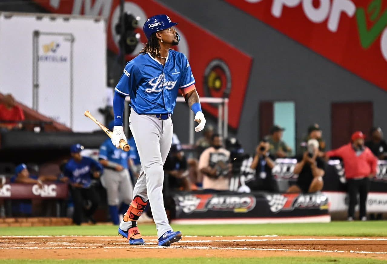 Alcántara y Hernández castigan Gigantes en paliza del Licey