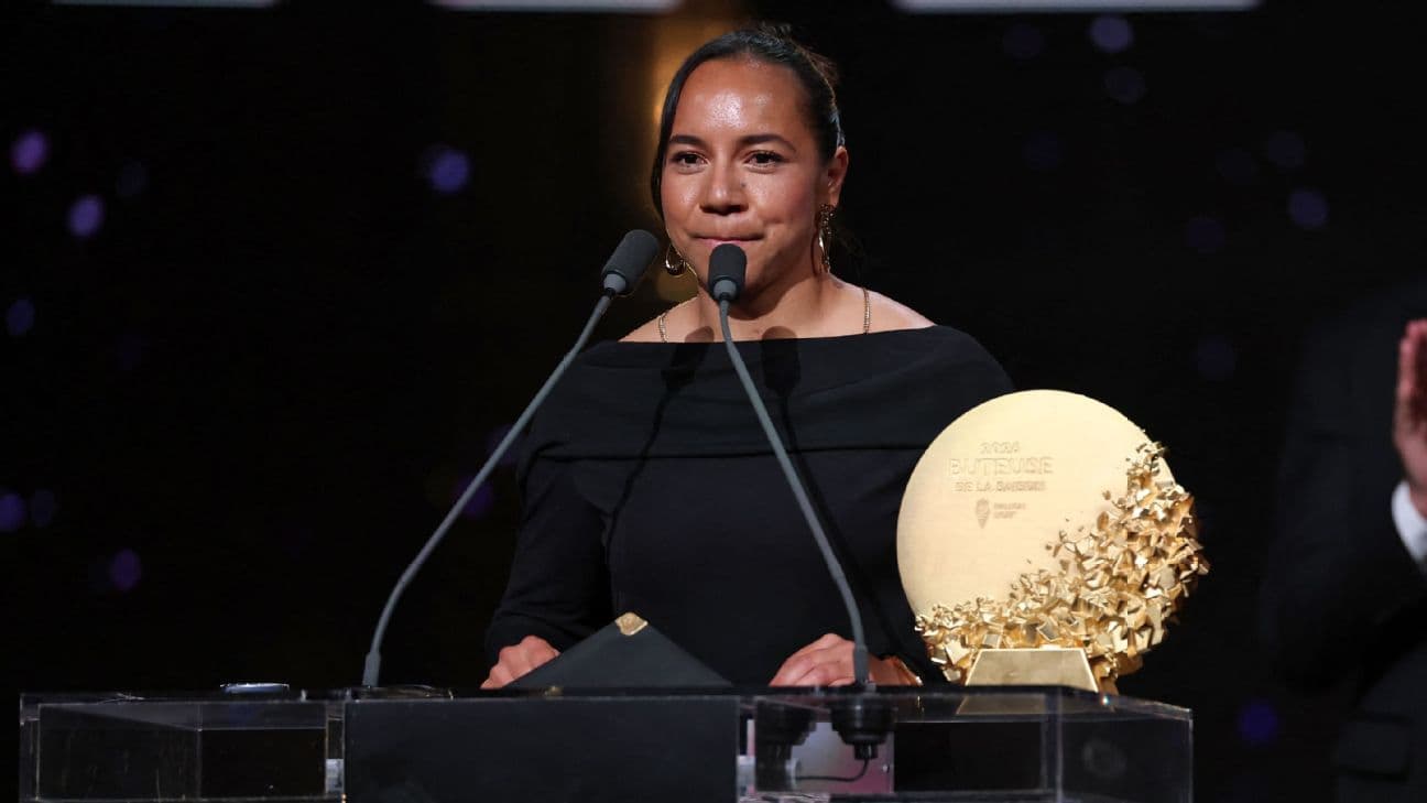 ¿Dónde se ubica Charlyn Corral en la historia del futbol mexicano?