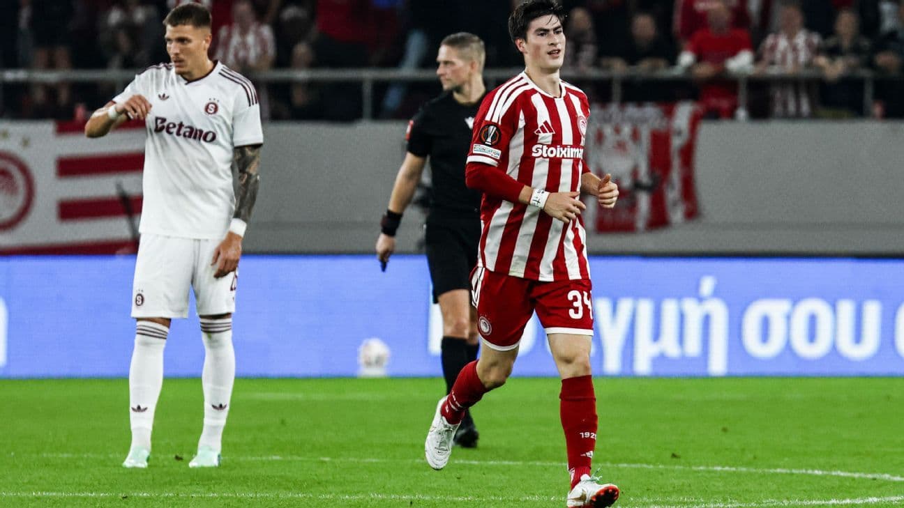 Armando González se fue sin gol en victoria contundente del Olympiacos