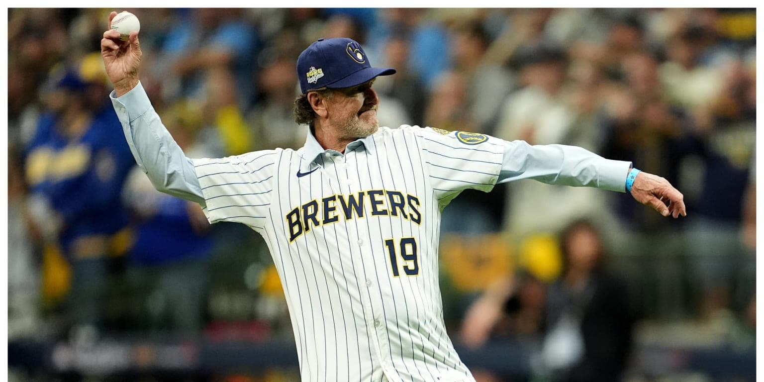 La leyenda Robin Yount se encargó del lanzamiento de honor previo al Juego 1
