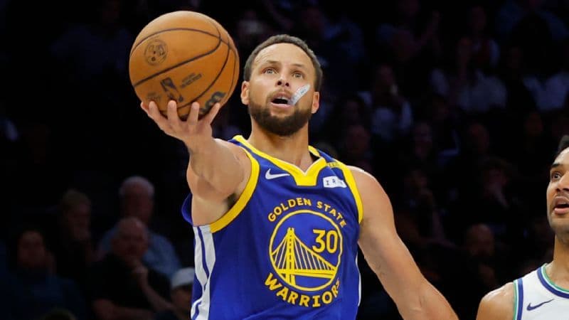 Curry con 44 y Lendeborg con 26 lucen en victoria de Warriors sobre Wolves