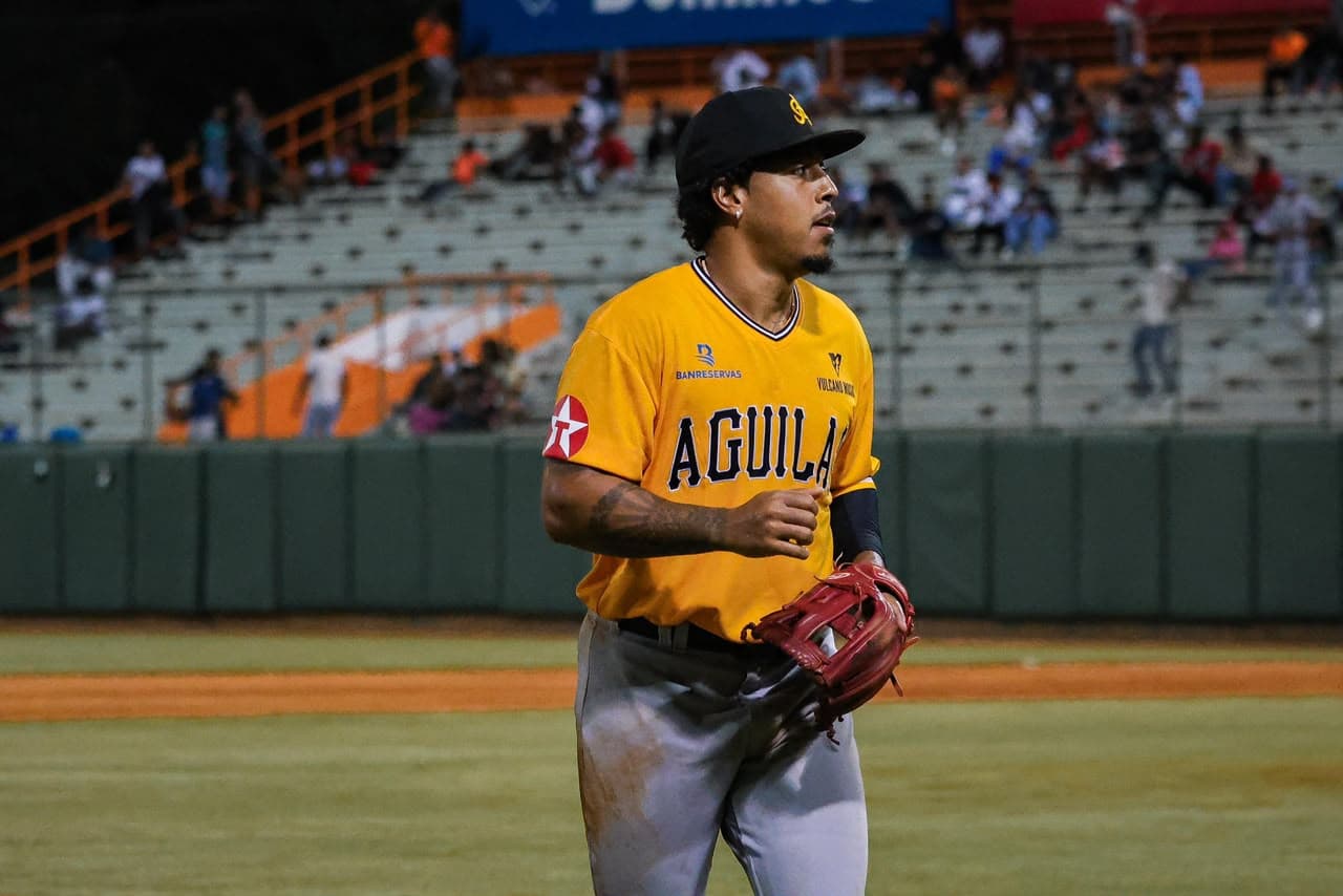 Águilas caen 7-4 ante los Toros pese a temprano ataque y sólido debut de Luis Peña - Águilas Cibaeñas