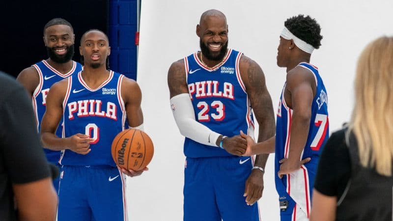 LeBron: partido de práctica fue un "gran primer paso" para 76ers