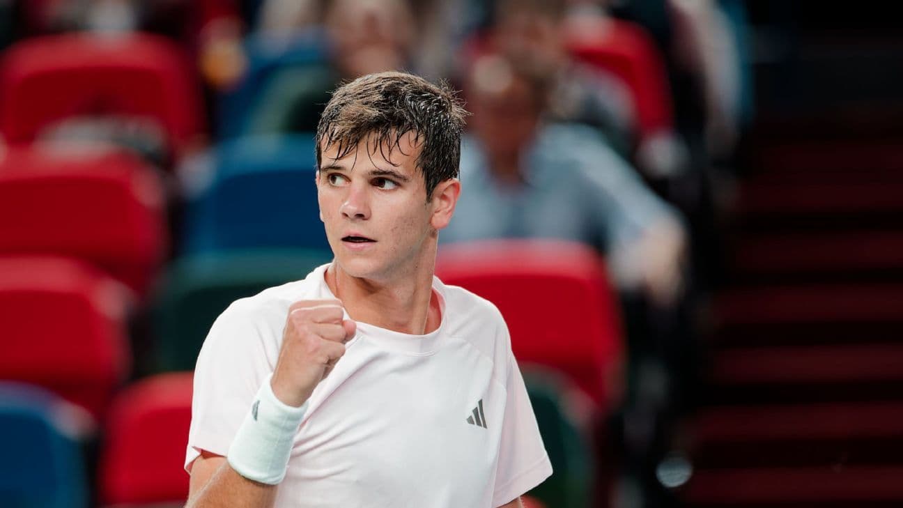 Cuarta remontada de Jodar para su primera semifinal en Shanghai y quedar a un lugar de las Finales ATP