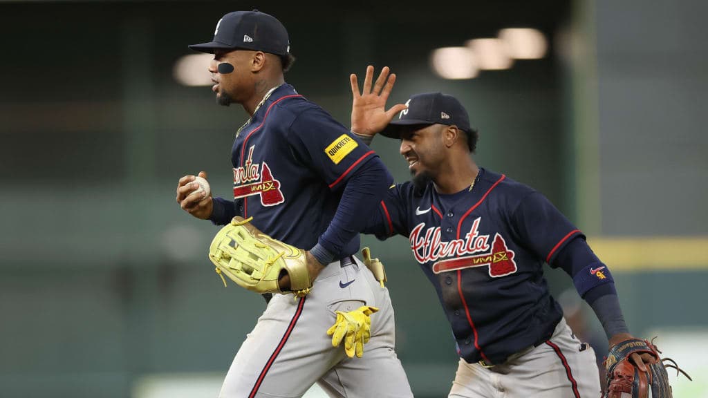 Bravos ejercen las opciones en los contratos de Ronald Acuña Jr. y Ozzie Albies