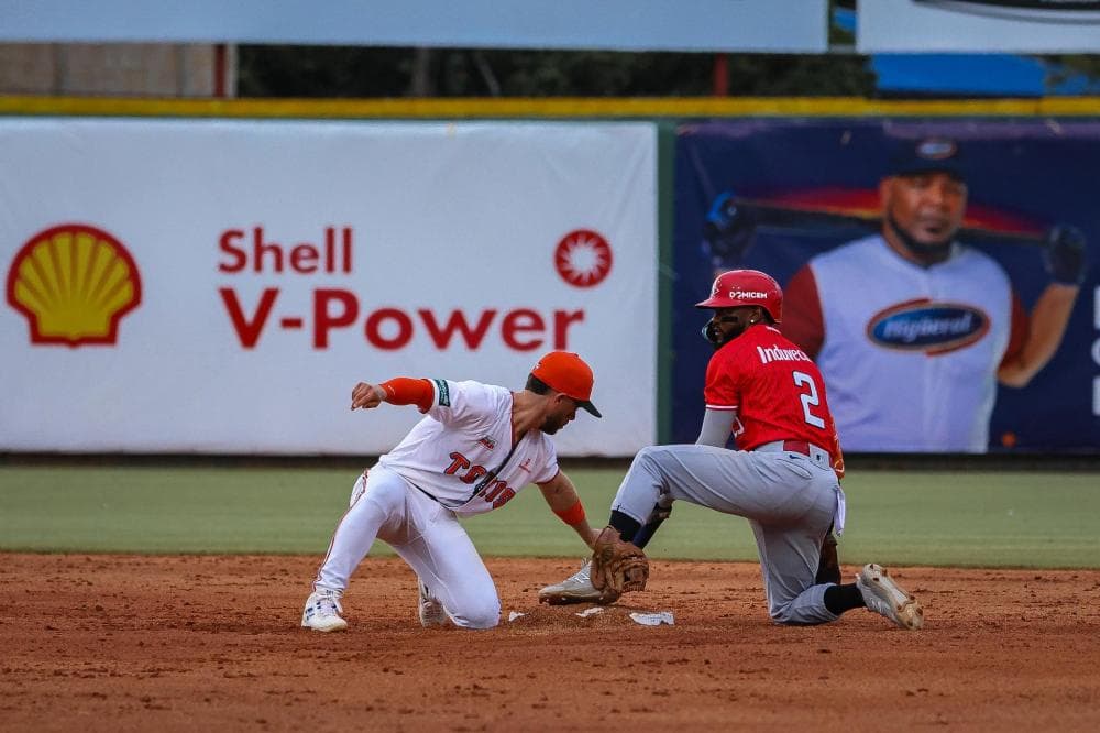 Leones ganan en festival de batazos en el Corral