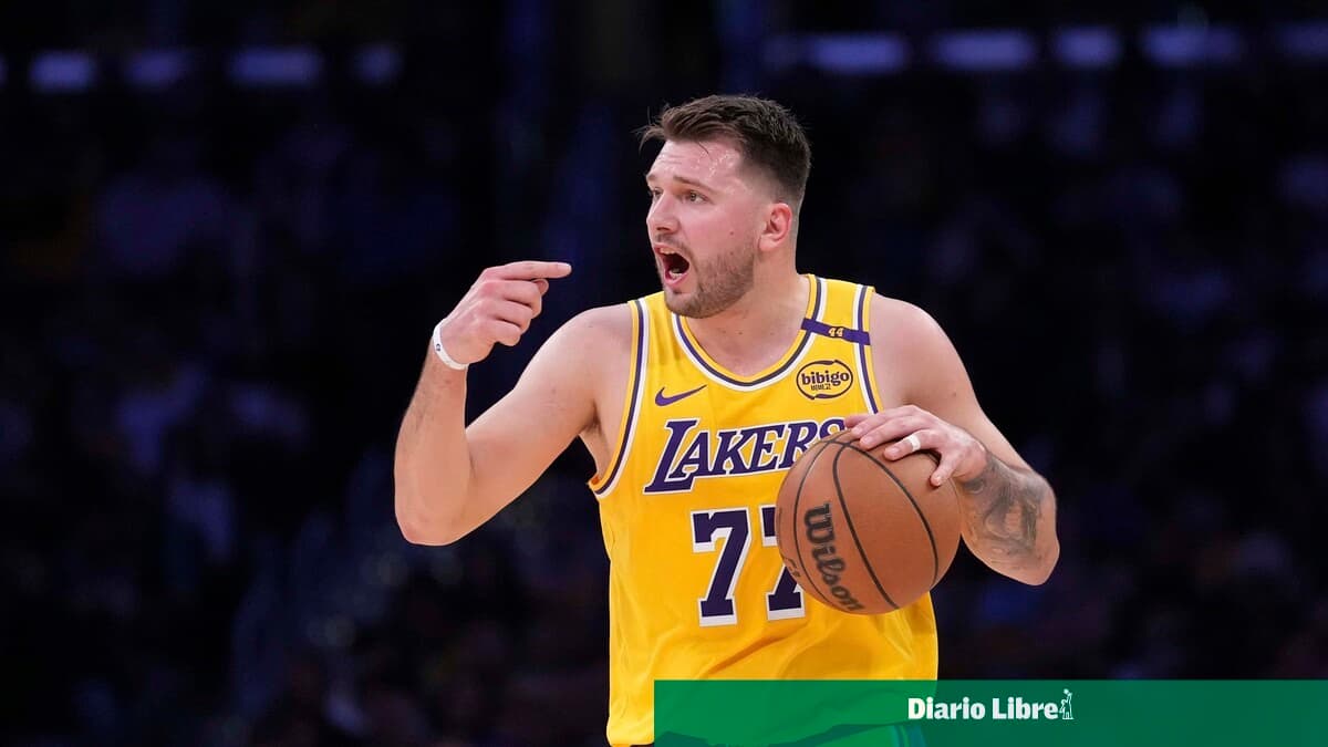 Doncic anota 52 puntos para unos Lakers infalibles en el inicio de temporada