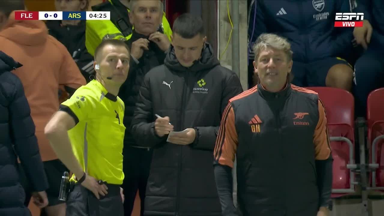 El insólito motivo por el que se detuvo Fleetwood Town vs. Arsenal