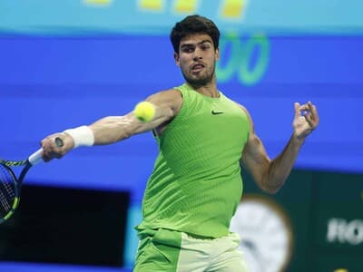 ATP: Alcaraz se deshace en dos sets de Medvedev