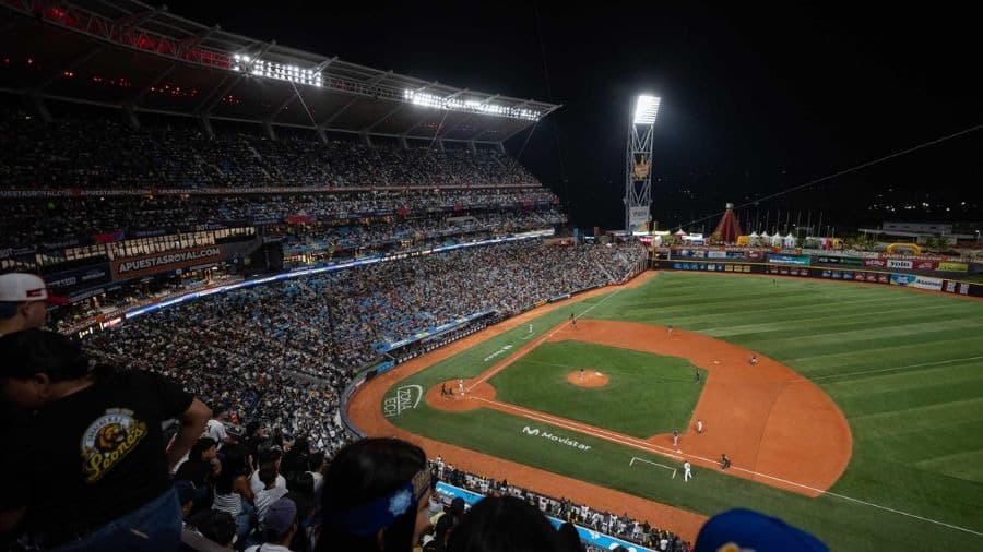 Ligas Invernales 2026-2027: Caracas-Magallanes rompe un récord de asistencia y Licey gana primer clásico ante Águilas.