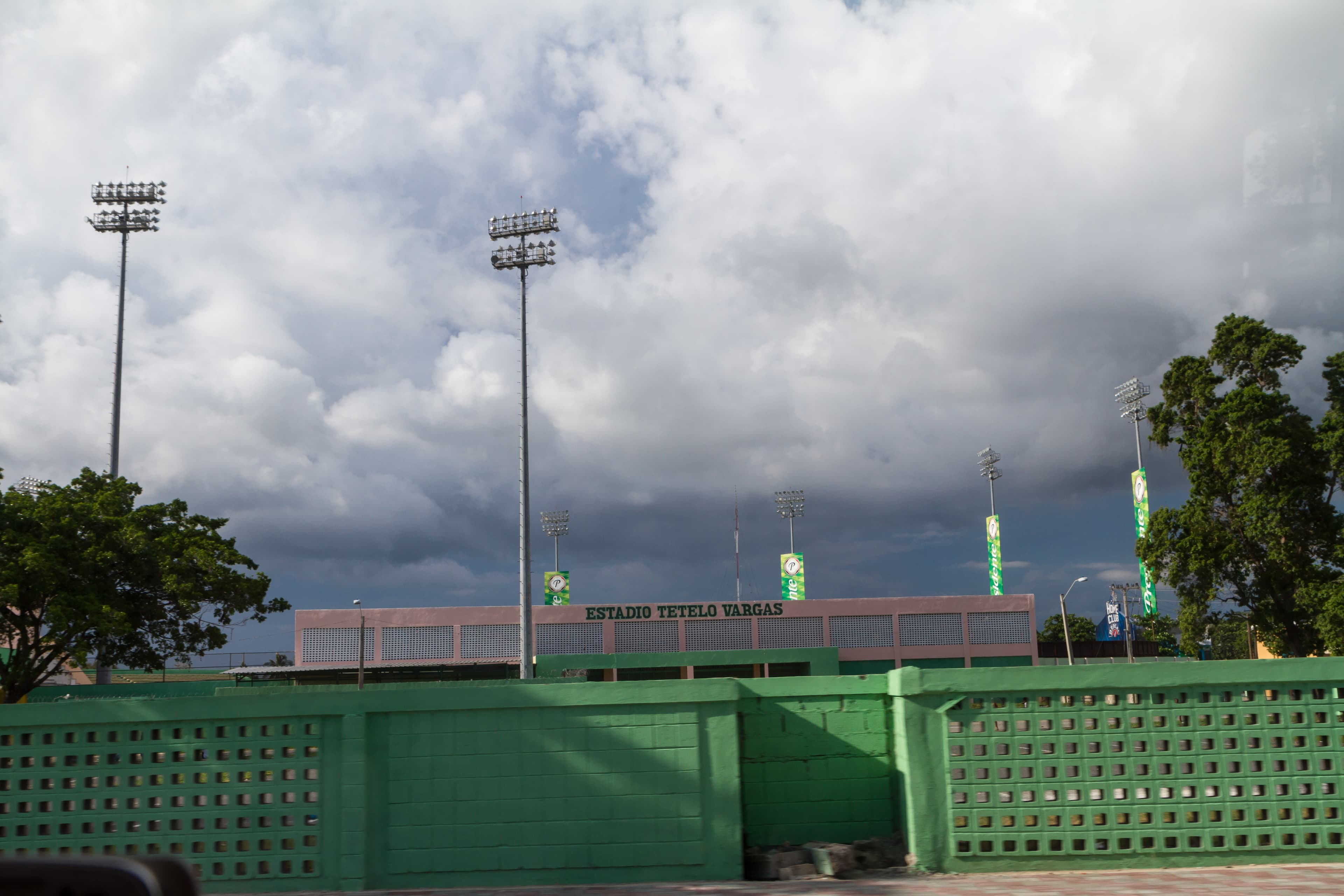 Exterior del Estadio Tetelo Vargas