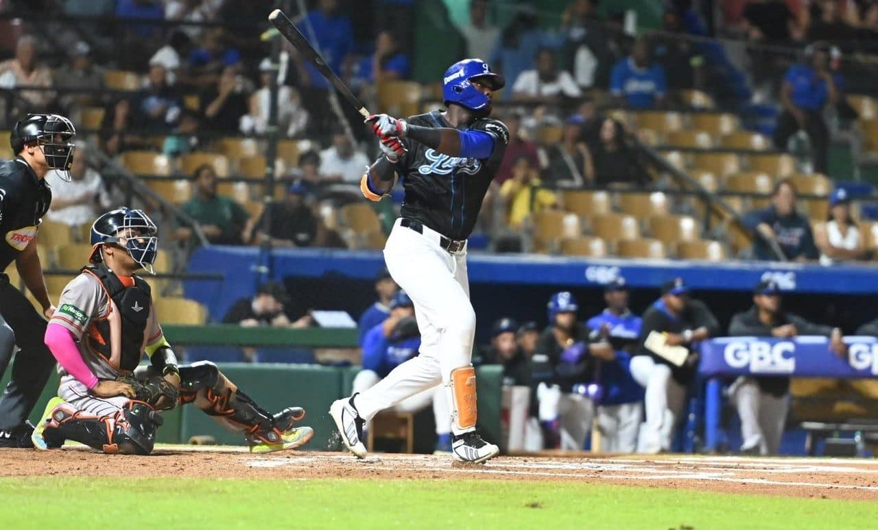 Florial y Alcántara jonronean; Licey vence a Toros en el Quisqueya